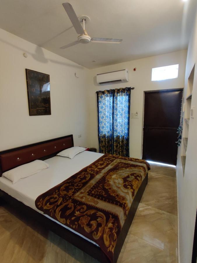 Varah Square Guest House Pushkar Bagian luar foto