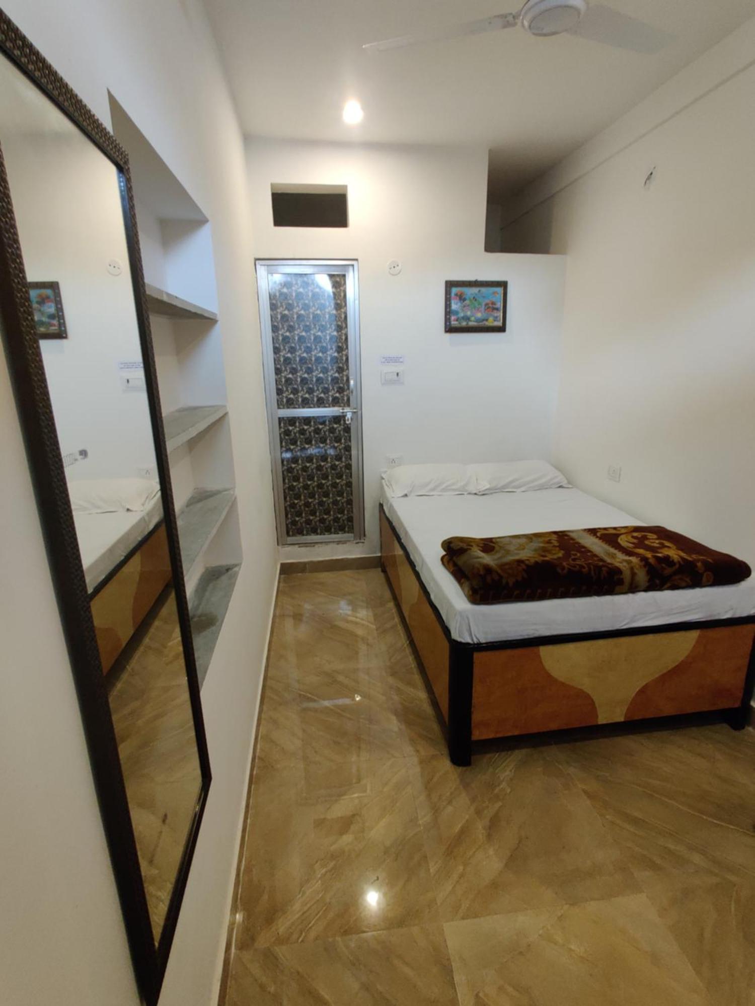 Varah Square Guest House Pushkar Ruang foto